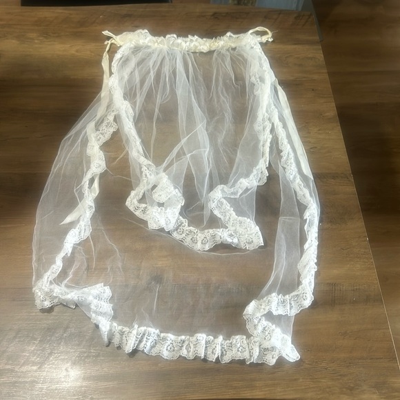 Veil Double Tiered Vintage Wedding Veil with Lace - Picture 1 of 4